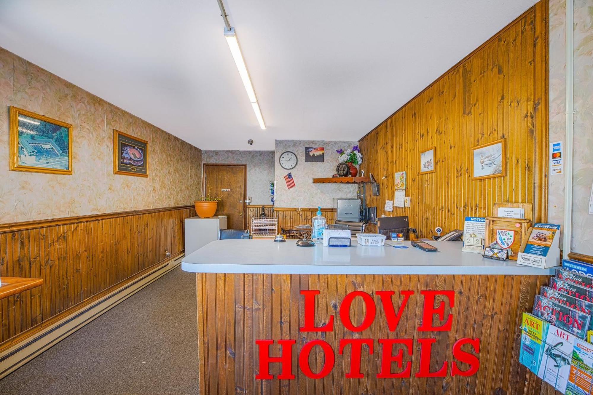 Love Hotels Tomahawk By Oyo At Lake Mohawksin Wi Eksteriør billede