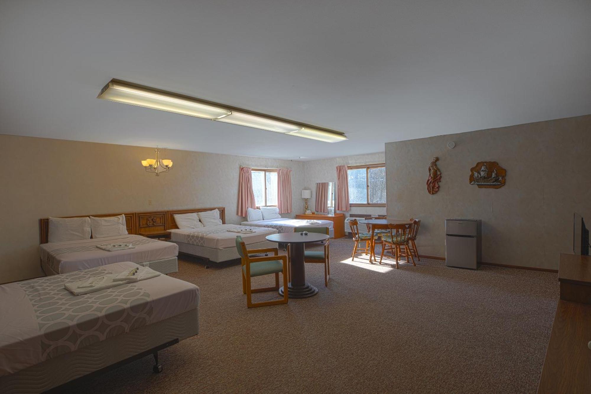 Love Hotels Tomahawk By Oyo At Lake Mohawksin Wi Eksteriør billede