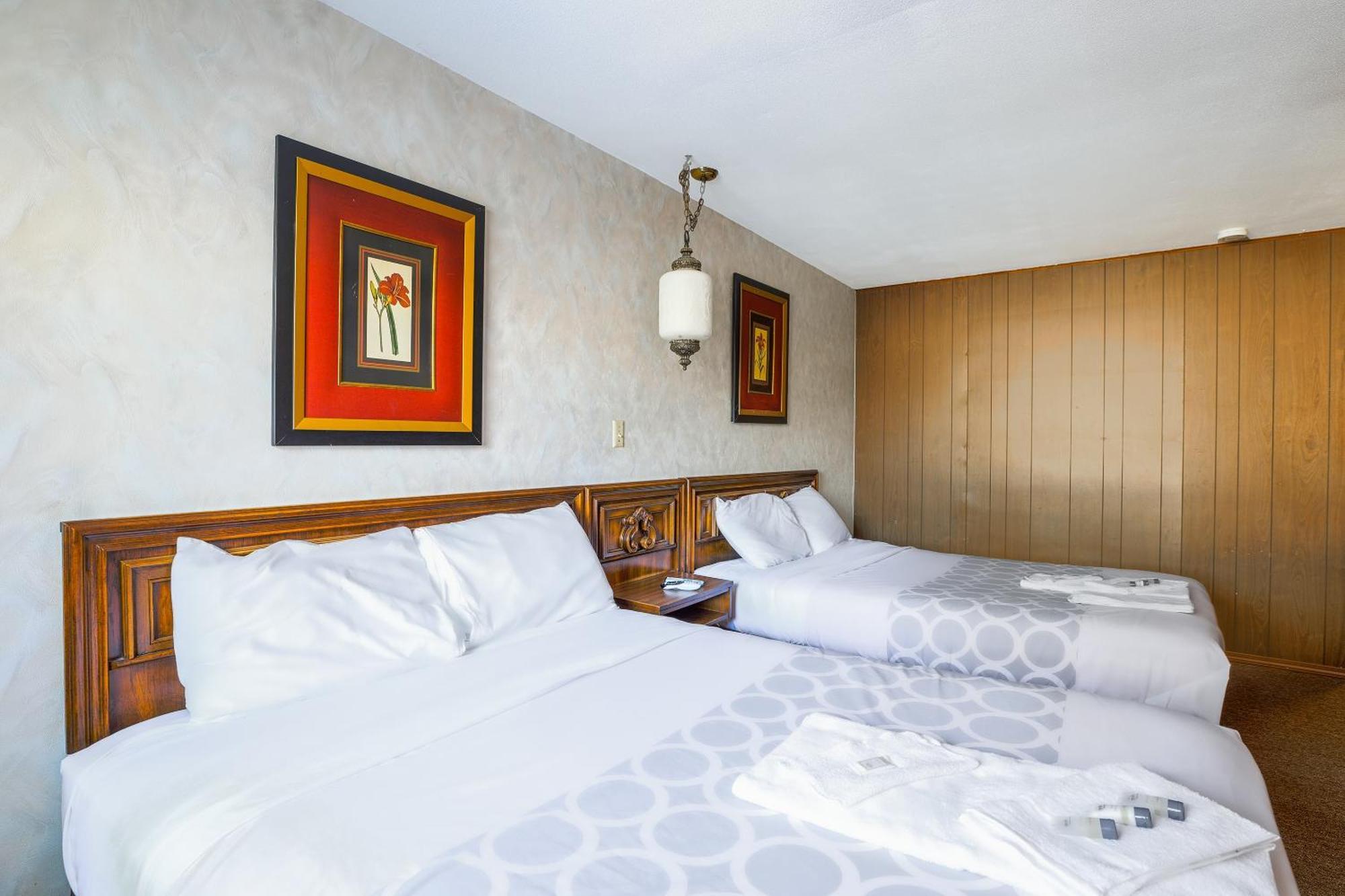 Love Hotels Tomahawk By Oyo At Lake Mohawksin Wi Eksteriør billede