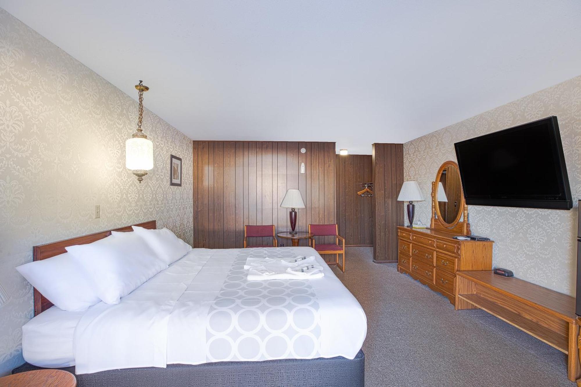 Love Hotels Tomahawk By Oyo At Lake Mohawksin Wi Eksteriør billede